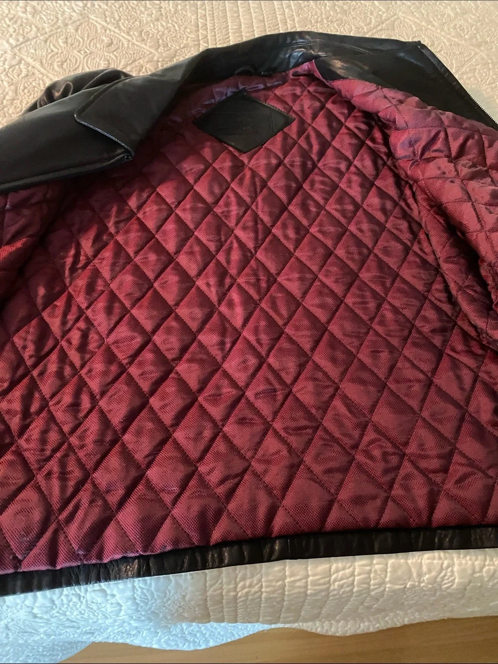 Roundtree & Yorke Black Leather Zip-Front Bomber